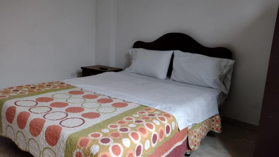 Hotel Del Parque Velez Bagian luar foto